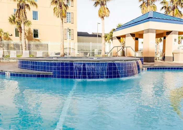 Crystal Tower 2 Bedroom, 2 Bathroom With Heated Indoor Pool, 2 Outdoor Pools, Access Apartment Gulf Shores
