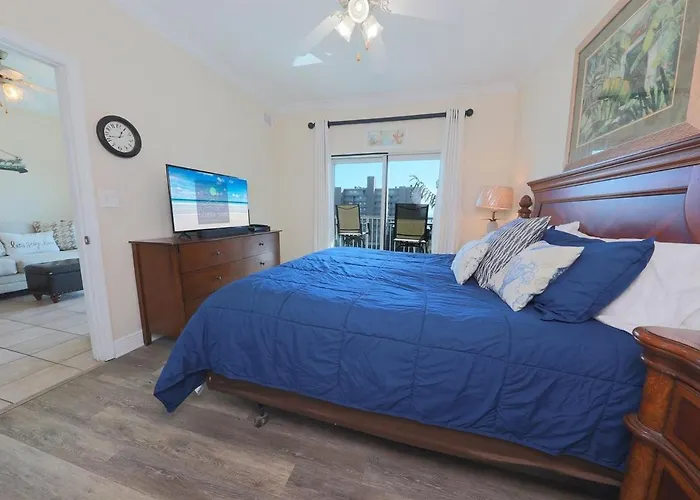 Crystal Tower 2 Bedroom, 2 Bathroom With Heated Indoor Pool, 2 Outdoor Pools, Access Gulf Shores