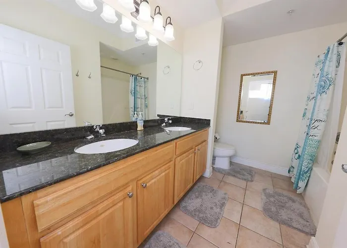 Crystal Tower 2 Bedroom, 2 Bathroom With Heated Indoor Pool, 2 Outdoor Pools, Access