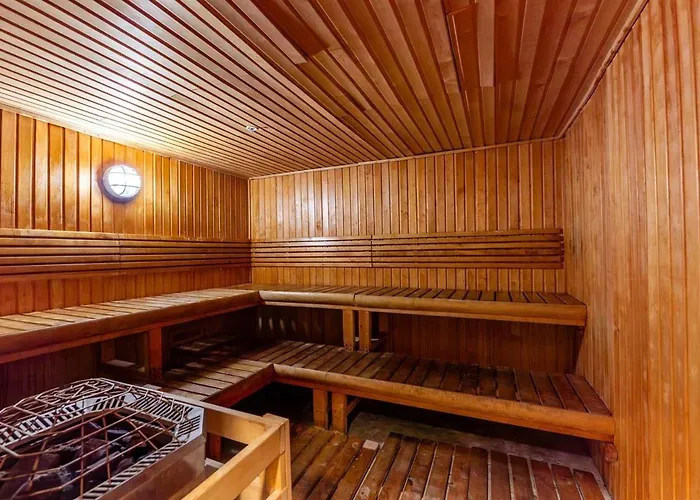 Crystal Tower 2 Bedroom, 2 Bathroom With Heated Indoor Pool, 2 Outdoor Pools, Access *
