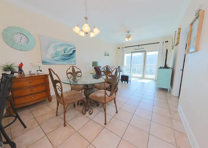 Apartment Crystal Tower 2 Bedroom, 2 Bathroom With Heated Indoor Pool, 2 Outdoor Pools, Access Gulf Shores