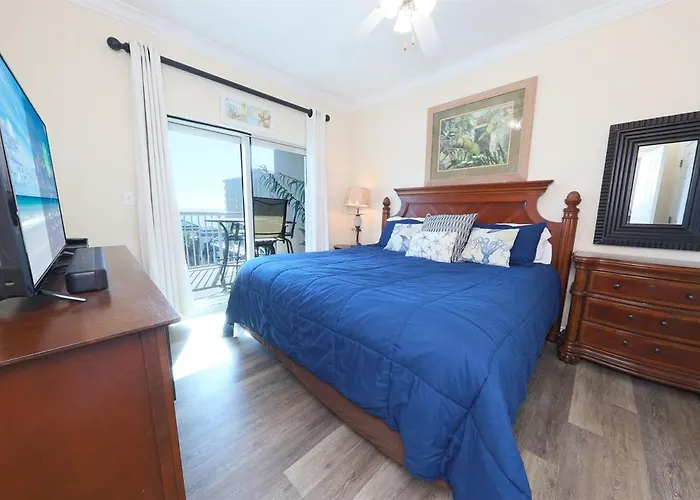 Crystal Tower 2 Bedroom, 2 Bathroom With Heated Indoor Pool, 2 Outdoor Pools, Access Gulf Shores