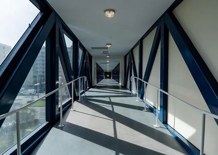 Crystal Tower 2 Bedroom, 2 Bathroom With Heated Indoor Pool, 2 Outdoor Pools, Access *